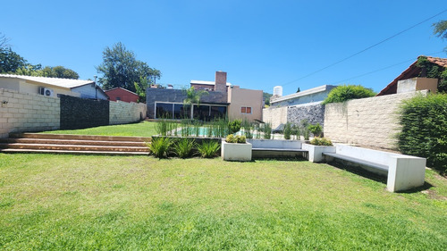 Casa 4 Dormitorios, Pileta , Jardin , Cerca Del Centro