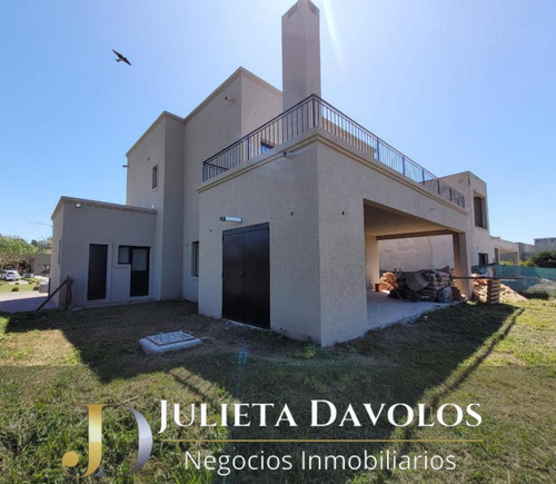 Casa A La Laguna En Venta 4 Dormitorios Barrio El Canton Con Pileta