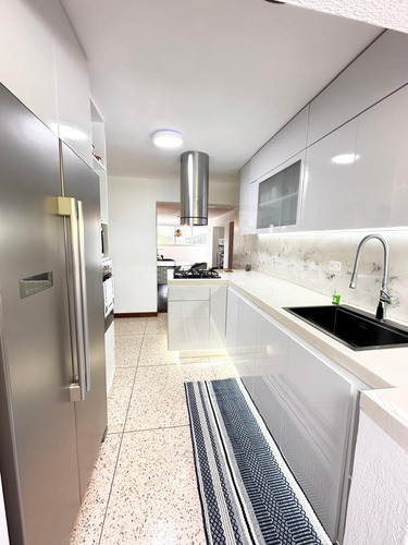 Bello Monte Apartamento Remodelado En Alquiler