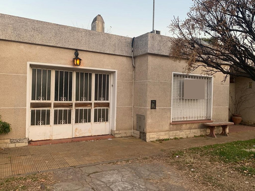 Imagen 2 de 27 de En Venta Casa En Junin (ba), Excelente Ubicacion.