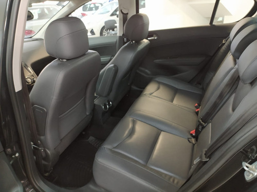 Imagen 12 de 16 de Peugeot 408 Feline 6mt 1.6 Hdi 2016