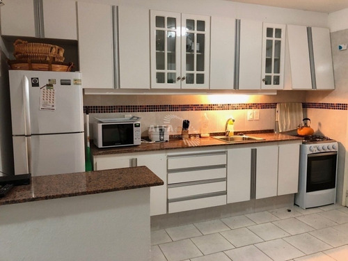 Imagen 2 de 12 de Apartamento En Venta Frente Al Mar, 1 Dormitorio , Punta Del Este