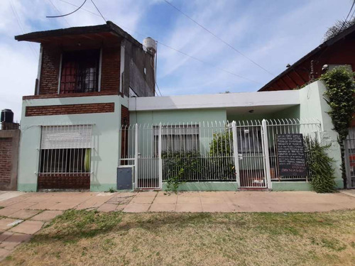 Casa Con Departamento En Venta En Ituzaingo Norte
