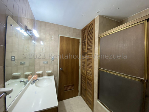 Magnífico Apartamento En Alquiler La Carlota Full Amoblado, Con Excelente Distribución, Amplio Y Luminoso Consta De 141 Mts2, Vi Mls #24-11566