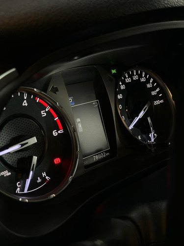 Toyota Hilux 2.8 D-4D TURBO DIESEL CD SRX 4X4 AUTOMÁTICO