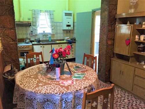 Casa De 2 Dormitorios En Capitán Bermudez