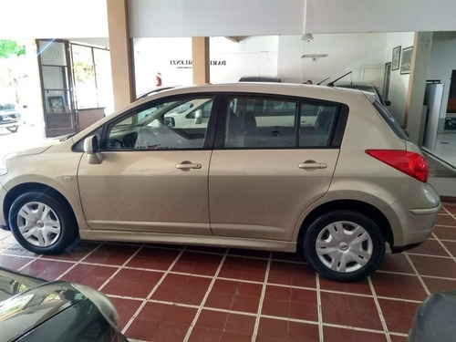Nissan Tiida 1.8 Visia 5 P 2011