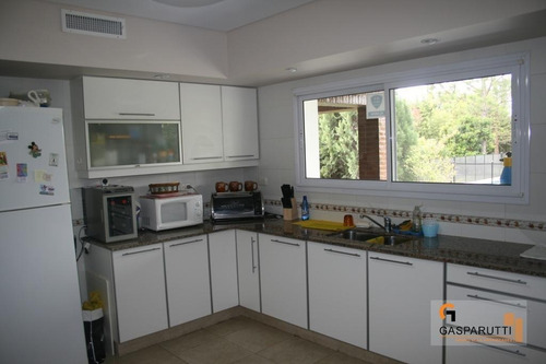 Imagen 8 de 25 de Excelente Casa 5 Ambientes En Venta En El Barrio Septiembre!