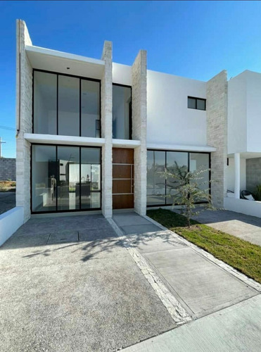 Se Vende Casa En Cañadas Del Arroyo, 4ta Recamara En Pb, Jar