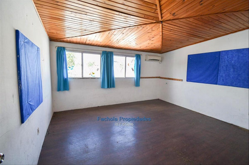 Vende O Alquila Local De 3 Niveles, 12 Habitaciones,