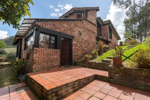 Casa En Venta En La Calera. Cod V9446