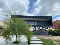 Comprar Casa En Venta Con Cuatro Dormitorios  A La Laguna - Maroto Propiedades