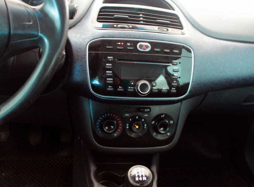 Imagem 8 de 10 de Fiat Punto Attractive 2013