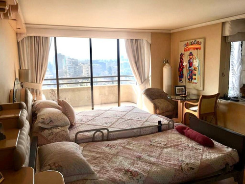Increíble Y Amplio, Ubicado En Elegante Edificio En Vitacura