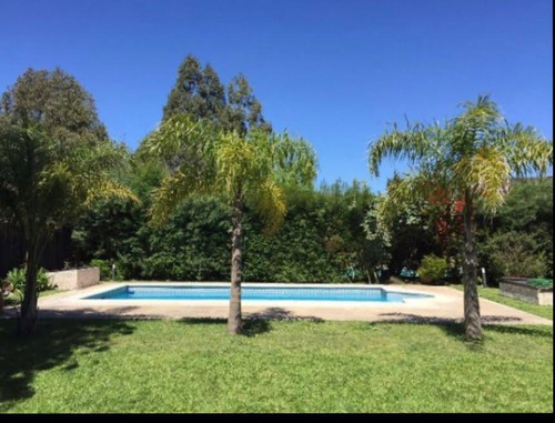 Excelente Casa En Echeverría Del Lago, Amplio Parque Y Piscina.