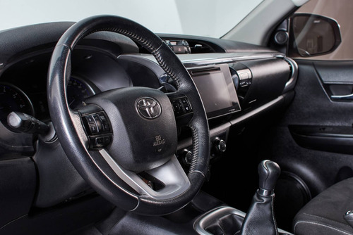 Imagen 10 de 12 de Toyota Hilux L/16 2.8 Dc 4x4 Tdi Srv 2017