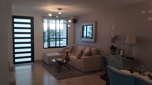 Casa En Venta En Sonterra, 2 Recamaras, 2.5 Baños, Alberca, Equipada, De Lujo!