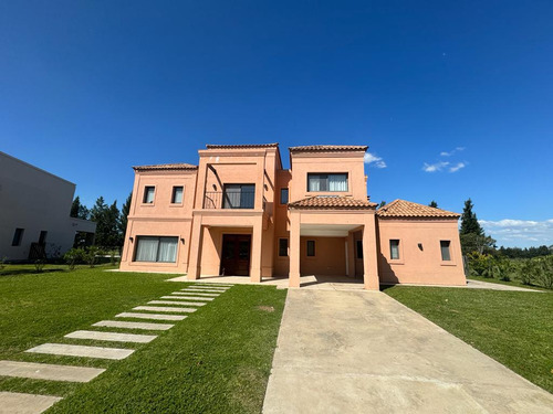 Hermosa Casa En  Alquiler Y En Venta.