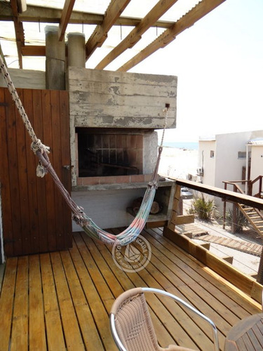 Miralejos - Loft Rojo (planta Alta) En Punta Del Diablo