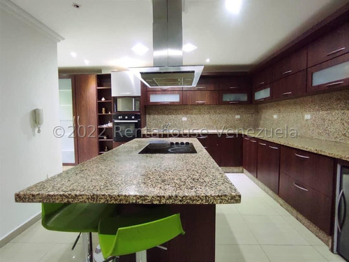 Apartamento Penthouse En Venta  De 2 Pisos Con Terraza Area De Parrillera Cocina Empotrada Amoblado  Nela #23-9728