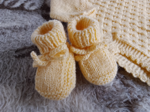 Body, Gorrita Y Escarpines Bebé Manga Larga Tejido Amarillo Maiz 1-3 M