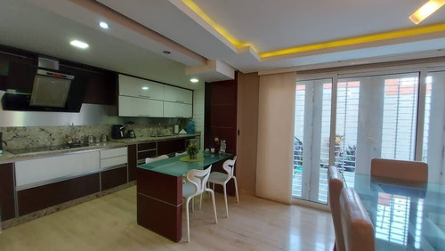 Imagen 25 de 30 de Townhouse En Venta Valles De Camoruco, Remodelado, Isomar Gubaira Remax Cod15614