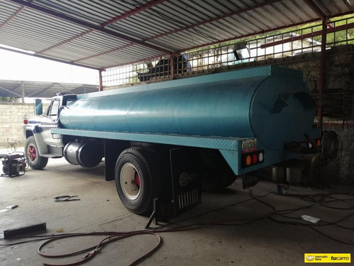 Ford F-600 Cisterna