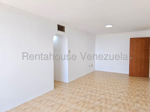 Cómodo Apartamento En Venta Urb. Base Aragua, Maracay, Con Conexión A Pozo, 25-12202 Mv