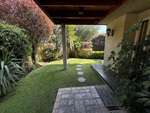Casa En Arriendo De 5 Dorm. En Huechuraba