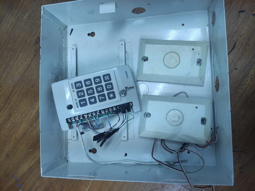 Controladora Rosslare Y Lectoras De Proximidad Incluye Caja. (Usado)