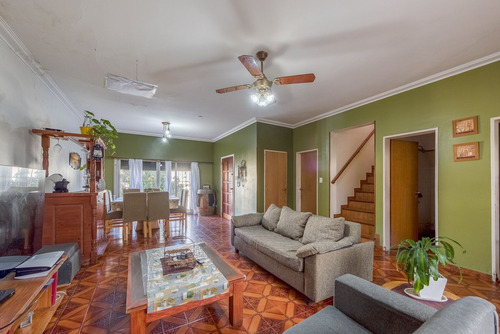 Venta Casa 5 Dormitorios En Boedo Cochera Patio