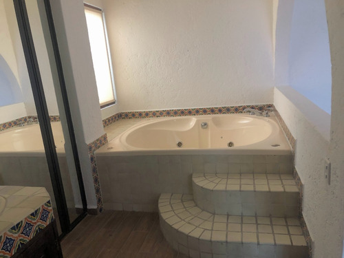 Imagen 23 de 29 de Rento En Cuernavaca Vista Hermosa Zona Dorada 2 Encantadoras Y Amplias Villas Estilo Mexicano Moderno Recien Remodeladas En Pequeño Y Exclusivo Conjunto Con Jacuzzi Privado Y Alberca Con Calf. Solar