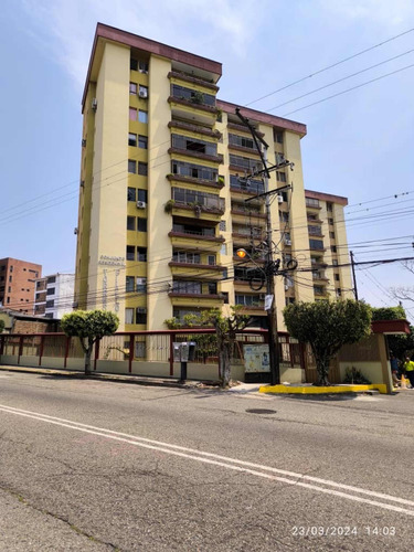 Amr Vende Amplio Apartamento En Torre Fiallo