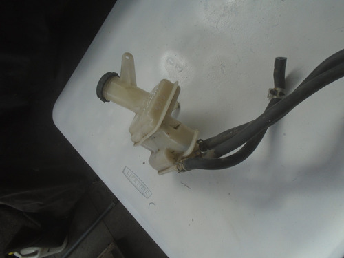 Imagen 3 de 3 de Vendo Tanque De Fluido De Freno De Jmc Camion Año 2015