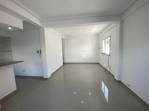 Imagen 5 de 15 de Complejo De Duplex 3 Amb C/ Coch. En Vta Lanus Este (411)