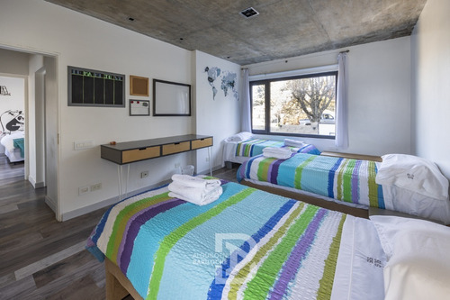 Imagen 18 de 28 de Alquiler Casa En Bariloche. 7 Pax. Vista Al Lago + Cine + Hidromasaje. 202.