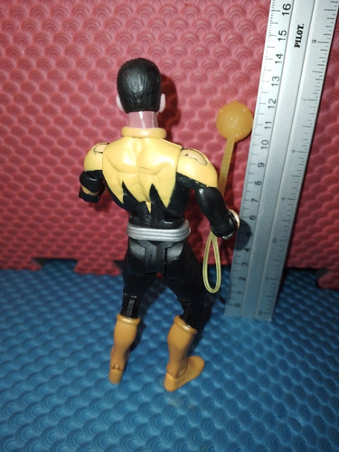 Sinestro Yellow Lantern Dc Universe Classics Mattel. (Usado)