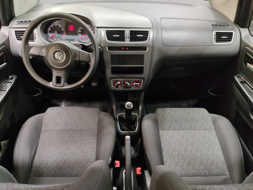 Volkswagen Fox 1.0 Flex Azul 2014 (completo)