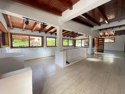 Exclusiva Casa Remodelada Con Piscina, Sauna, Area De Jardin, Estacionamiento 12 Vehiculos Casilla Vigilancia A Estrenar Concepto Moderno Exclusiva Zona Privada Palmarito Estef 24-15119