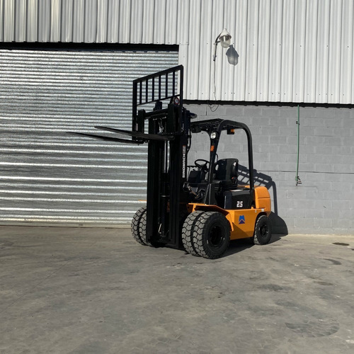 Imagen 10 de 12 de Autoelevador 2500kg 2.5 Toneladas Triple Torre 4.5m Duales