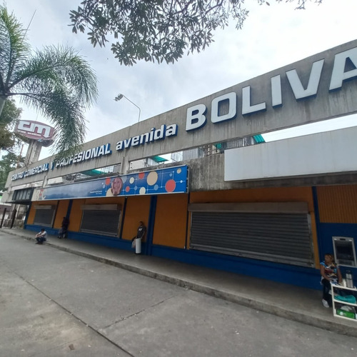 Imagen 1 de 15 de Linda Santos Vende Oficina De 118m2 En Cc Profesional Av Bolivar En Piso Bajo. 0414 4150107