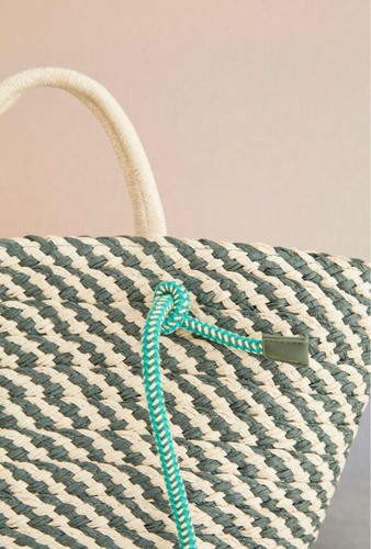 Bolsa De Playa Ws Casual Rafia Acabado De Los Herrajes Hilo Color Verde Correa De Hombro Verde Oscuro Diseño De La Tela Rayas