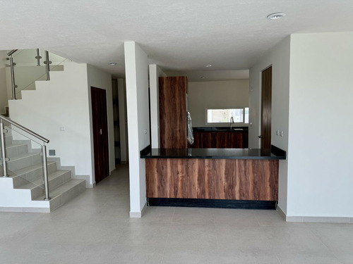 Ambiente Tranquilo, Amplio Jardín- La Vista Residencial