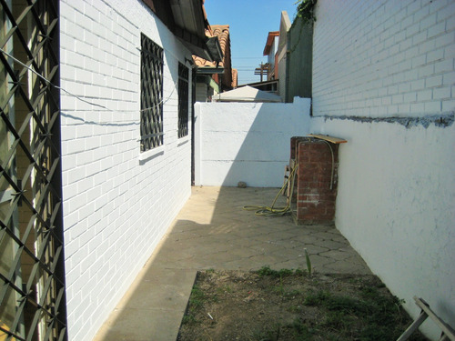 Casa En Primo De Rivera, Metro Santiago De Bueras