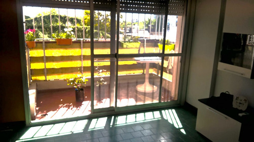 ! Vendo Depto. Amplio Con Dependencia Y Cochera Excelente Oportunidad ¡