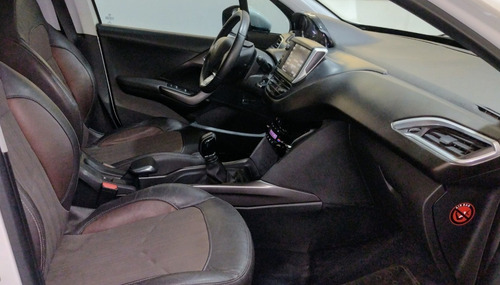 Imagen 11 de 15 de Peugeot 2008 1.6 Feline Manual