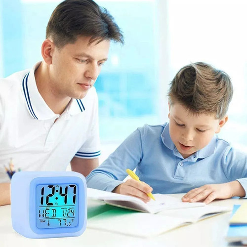 Reloj Cubo Led Despertador Digital Cambia Color Termometro