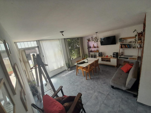 Casa Con Departamento, Galpon Y Cocheras, 6 Ambientes En Venta