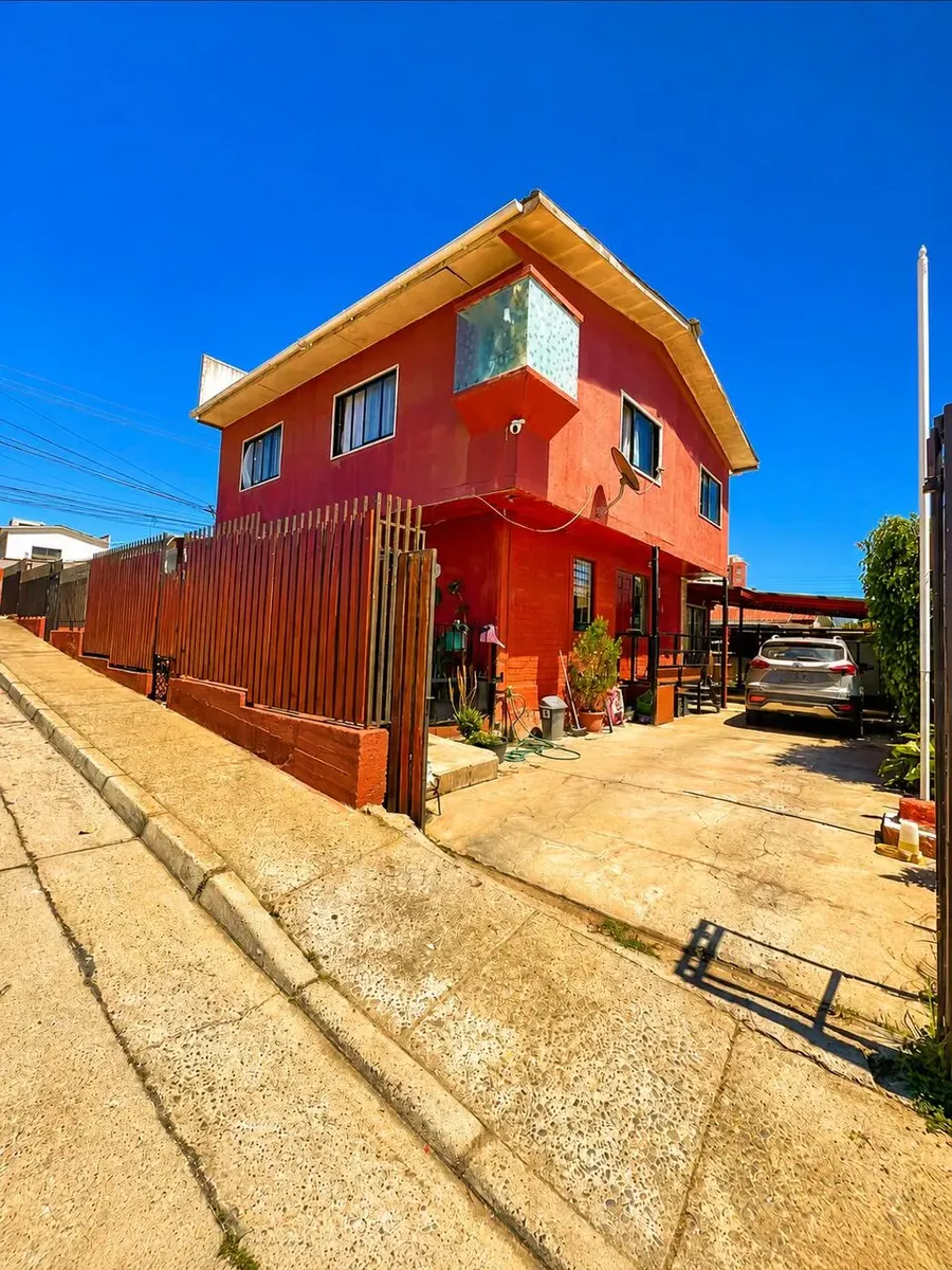 Imagen 3 de 29 de Casa Amplia E Iluminada Con Buena Conectividad En Viña
