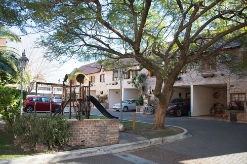 Casa. Barrio Cerrado. Seguridad 24 Horas. Triplex.